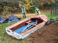 "Flower-bed boat" installation